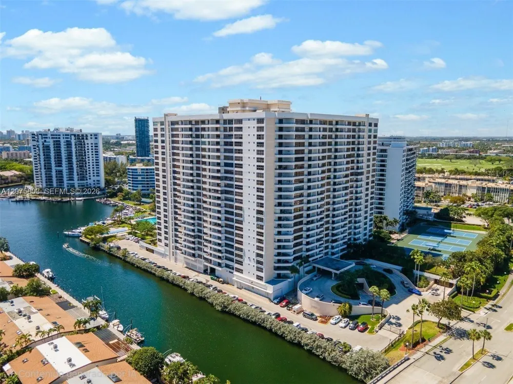 2500 Parkview Dr #2317 Hallandale Beach, FL 33009