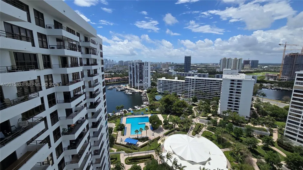 2500 Parkview Dr #2317 Hallandale Beach, FL 33009
