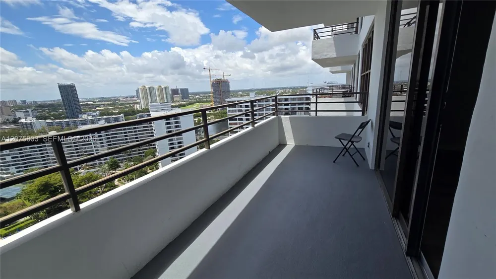 2500 Parkview Dr #2317 Hallandale Beach, FL 33009