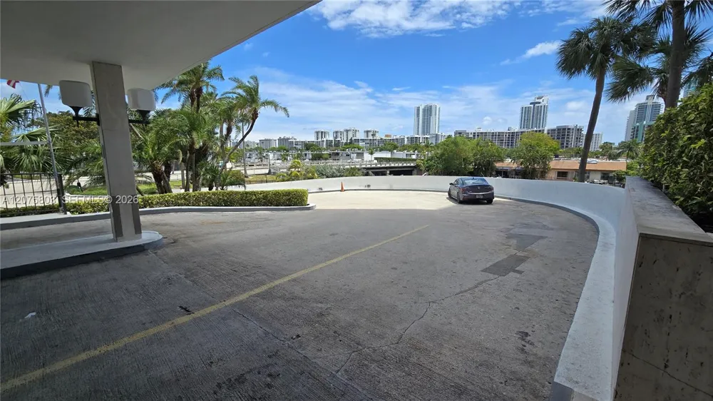 2500 Parkview Dr #2317 Hallandale Beach, FL 33009