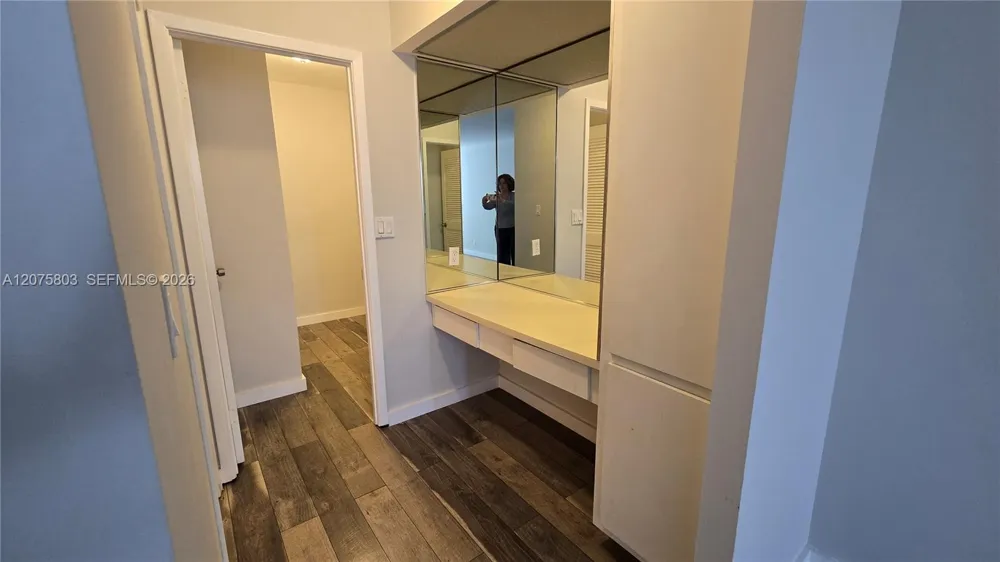 2500 Parkview Dr #2317 Hallandale Beach, FL 33009