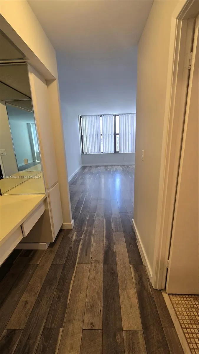 2500 Parkview Dr #2317 Hallandale Beach, FL 33009