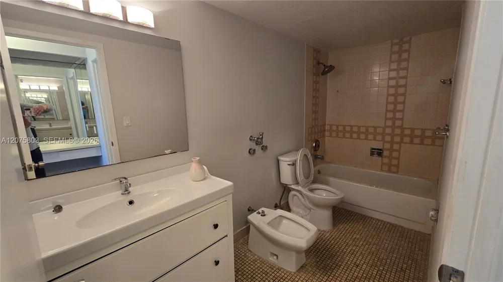 2500 Parkview Dr #2317 Hallandale Beach, FL 33009
