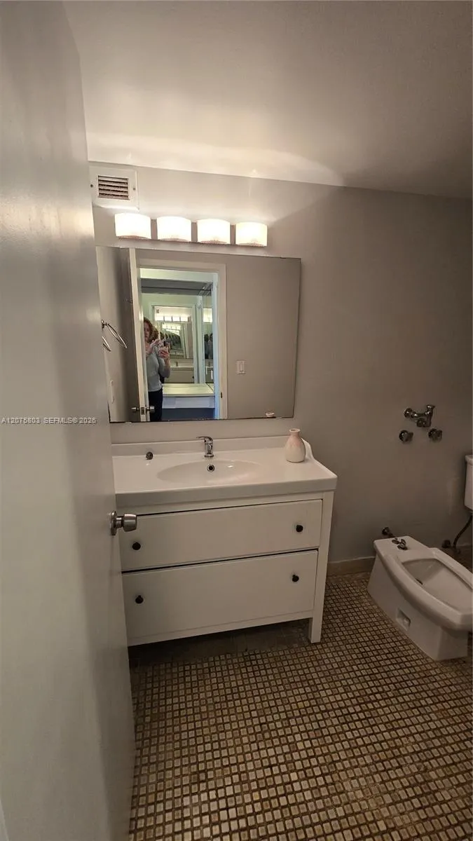 2500 Parkview Dr #2317 Hallandale Beach, FL 33009