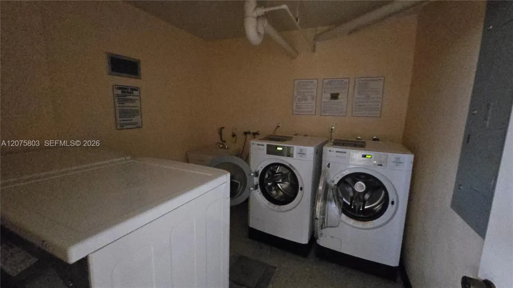 2500 Parkview Dr #2317 Hallandale Beach, FL 33009