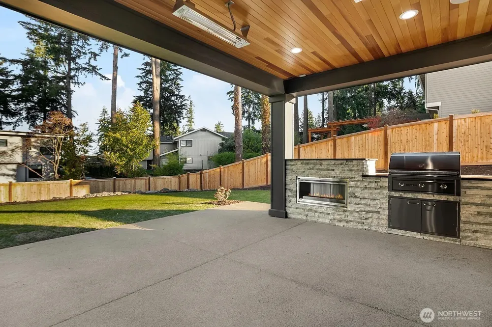 9206 NE 24th Street Clyde Hill, WA 98004