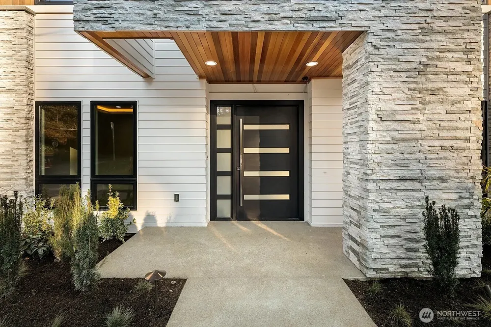 9206 NE 24th Street Clyde Hill, WA 98004