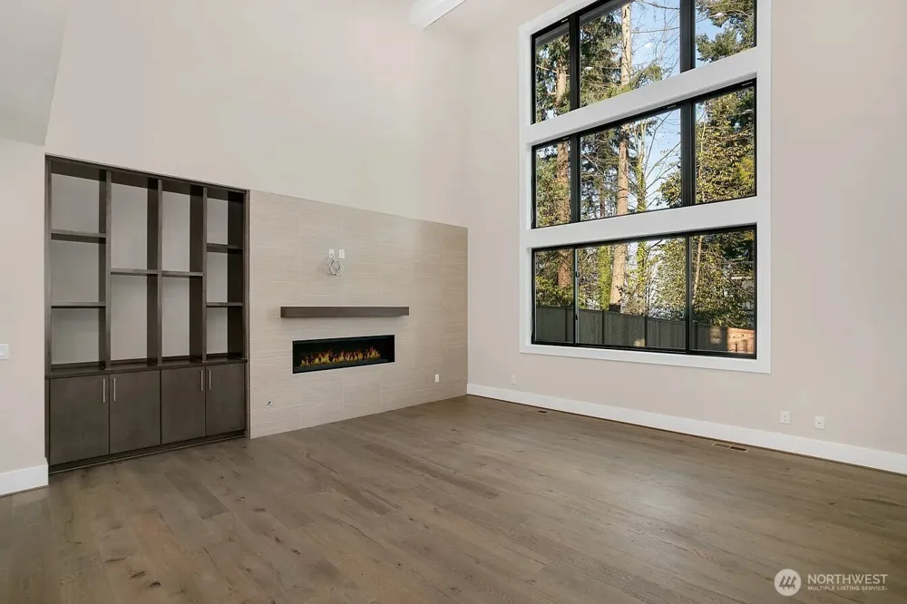 9206 NE 24th Street Clyde Hill, WA 98004