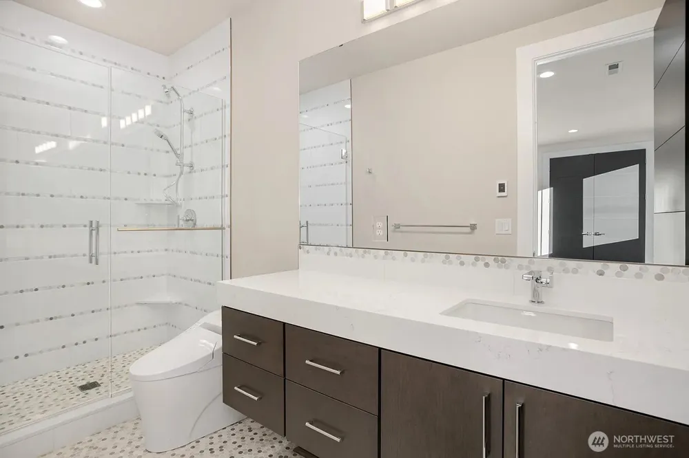 9206 NE 24th Street Clyde Hill, WA 98004