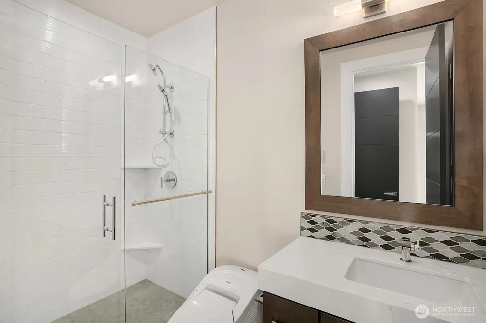 9206 NE 24th Street Clyde Hill, WA 98004