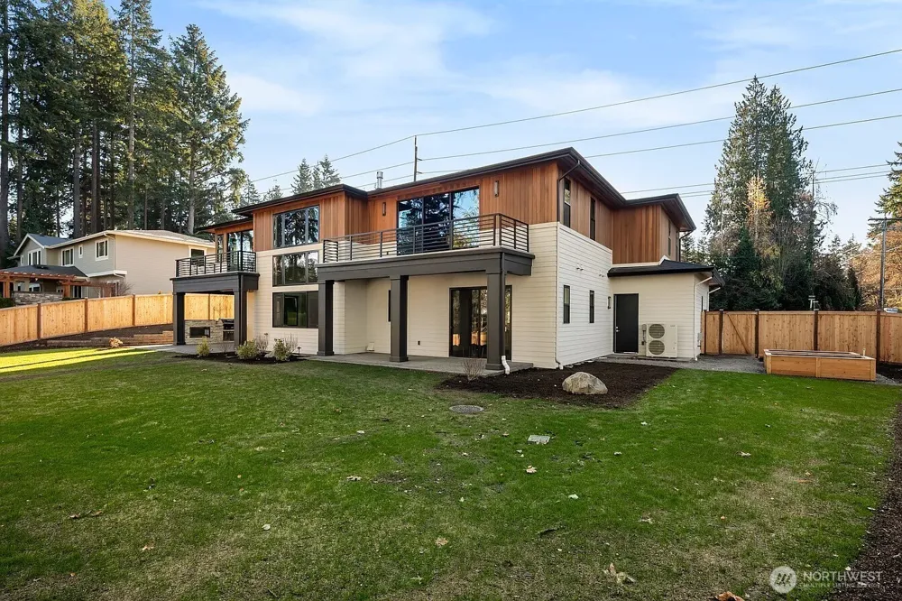 9206 NE 24th Street Clyde Hill, WA 98004