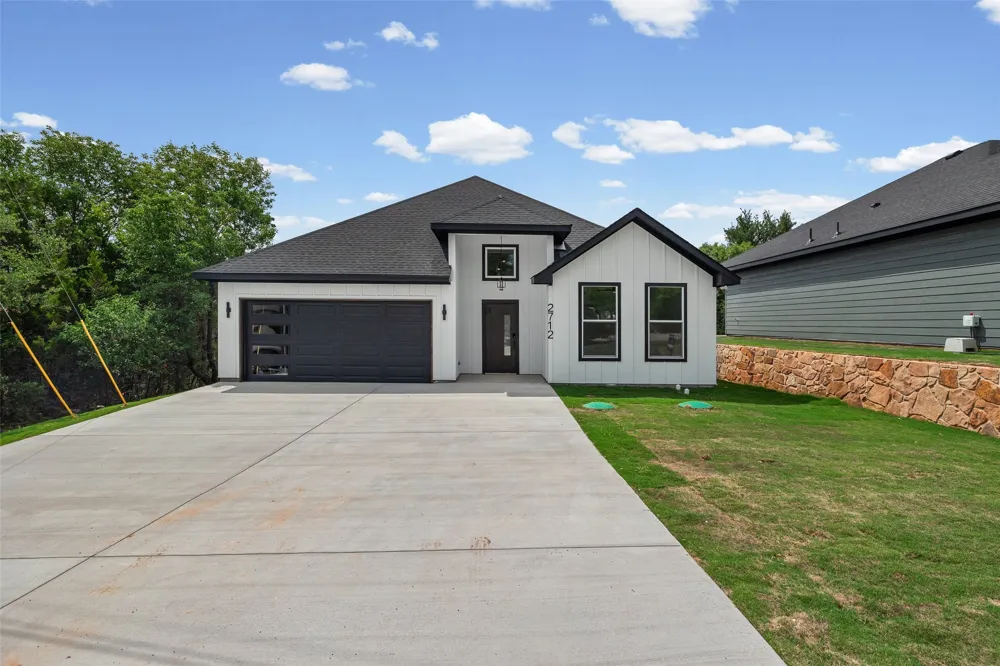2712 Steepleridge Circle Granbury, TX 76048