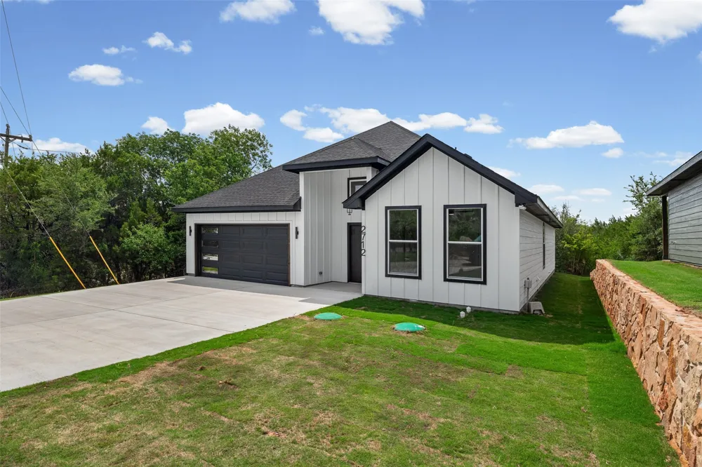2712 Steepleridge Circle Granbury, TX 76048