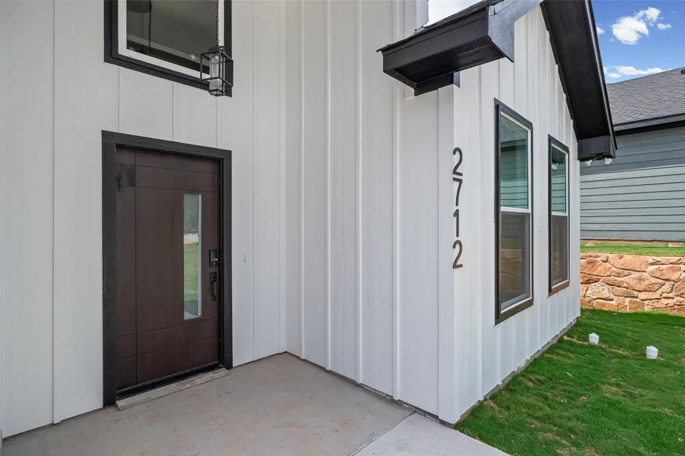 2712 Steepleridge Circle Granbury, TX 76048