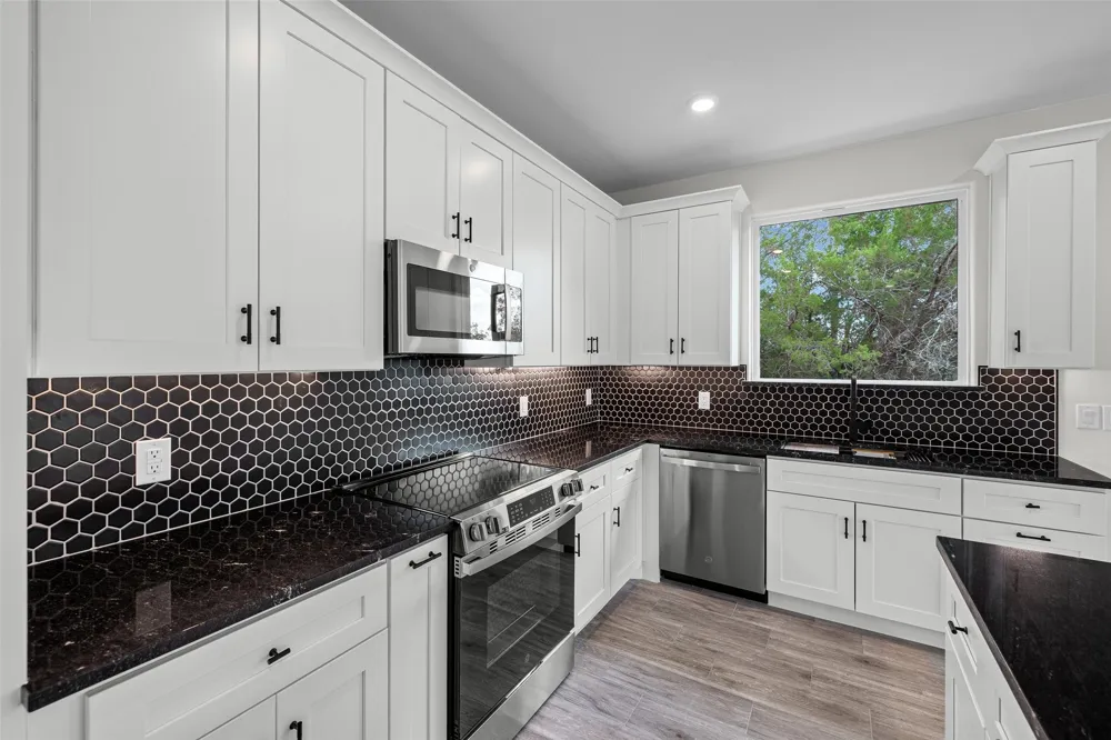2712 Steepleridge Circle Granbury, TX 76048