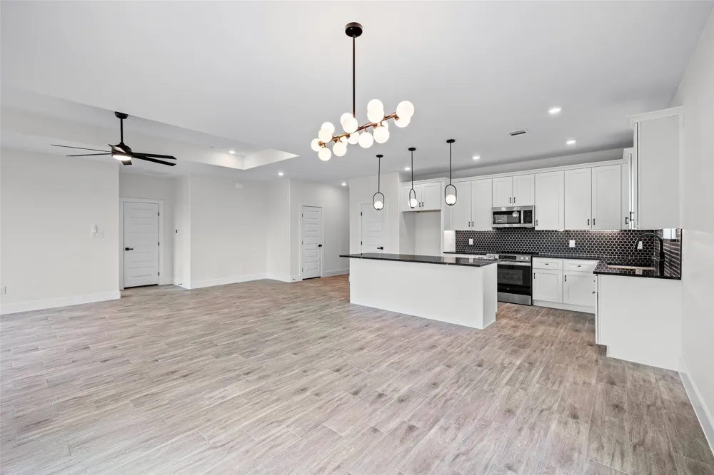 2712 Steepleridge Circle Granbury, TX 76048