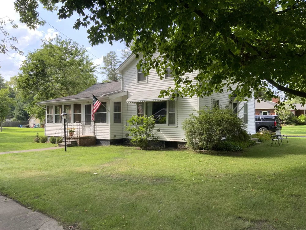 204 Litchfield Street Clinton, MI 49236