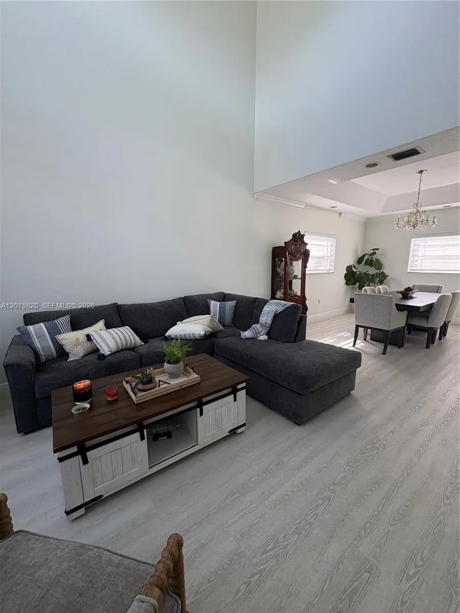 12071 SW 1st St Miami, FL 33184