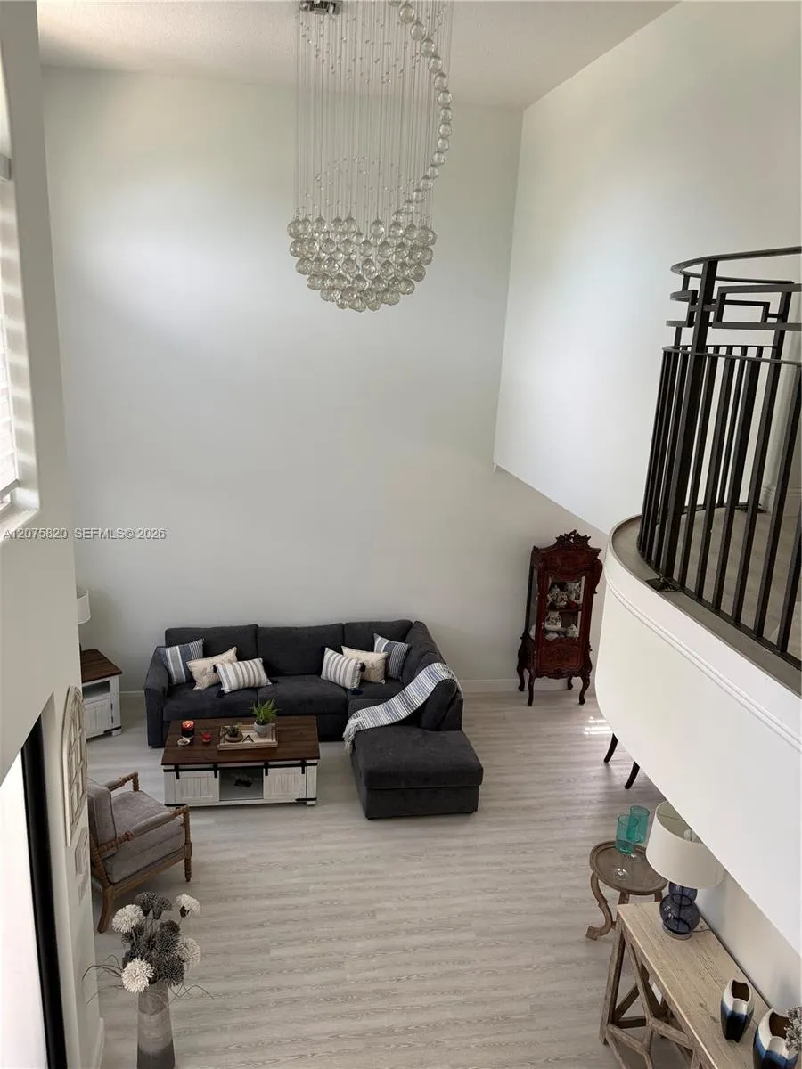 12071 SW 1st St Miami, FL 33184