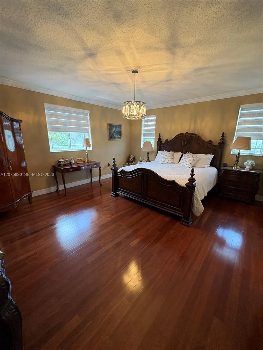 12071 SW 1st St Miami, FL 33184