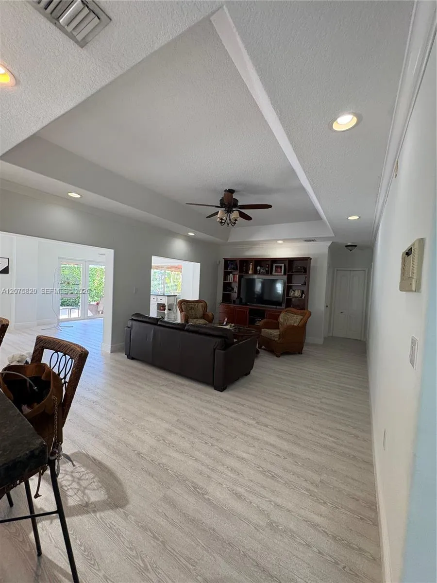 12071 SW 1st St Miami, FL 33184