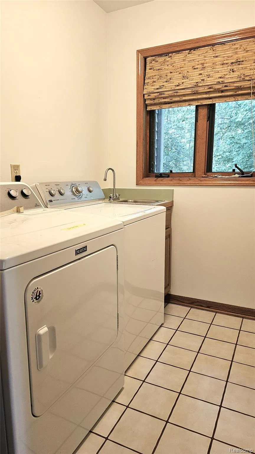 448 Fairwood Road Putnam Township, MI 48169