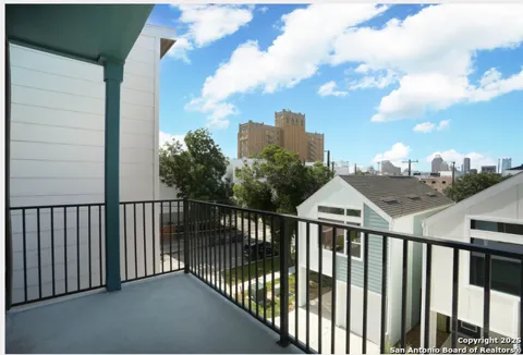 310 W Evergreen St #115
