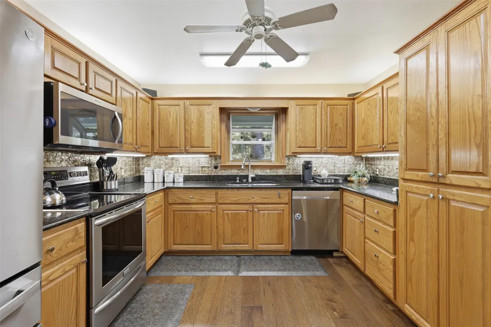 190 County Road 2452 Leesburg, TX 75451