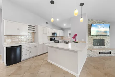 52580 Avenida Navarro