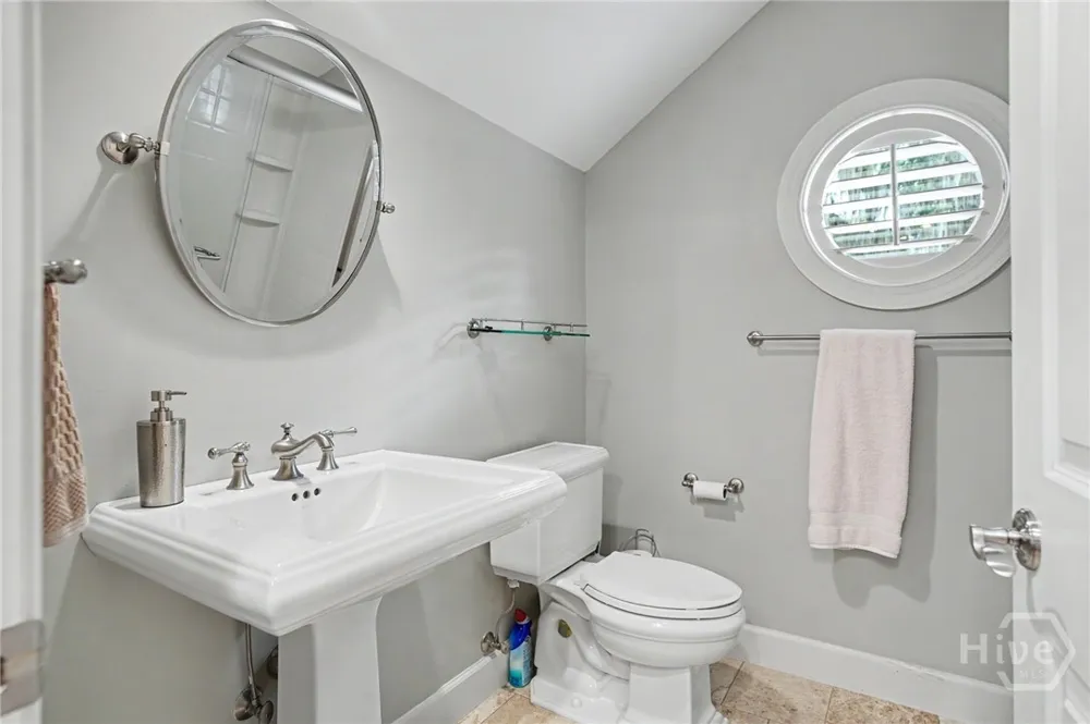 8 Fore Royal Circle Savannah, GA 31411