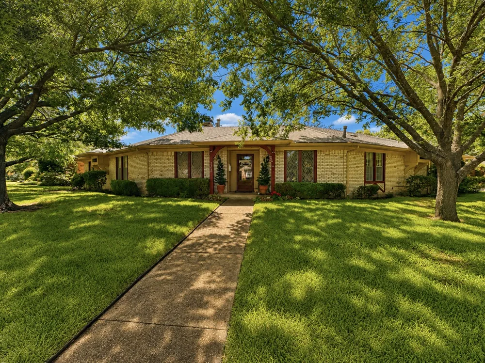 7260 Alto Caro Drive Dallas, TX 75248