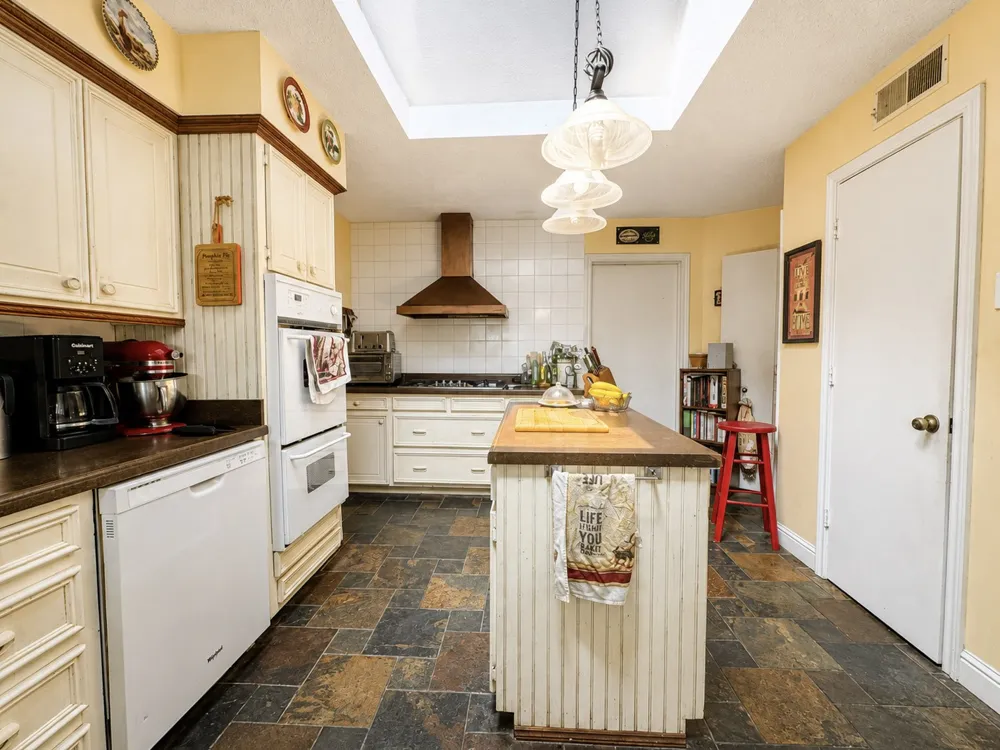 7260 Alto Caro Drive Dallas, TX 75248
