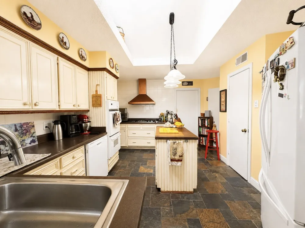 7260 Alto Caro Drive Dallas, TX 75248
