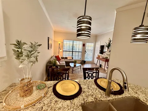 4800 W Lovers Lane #111