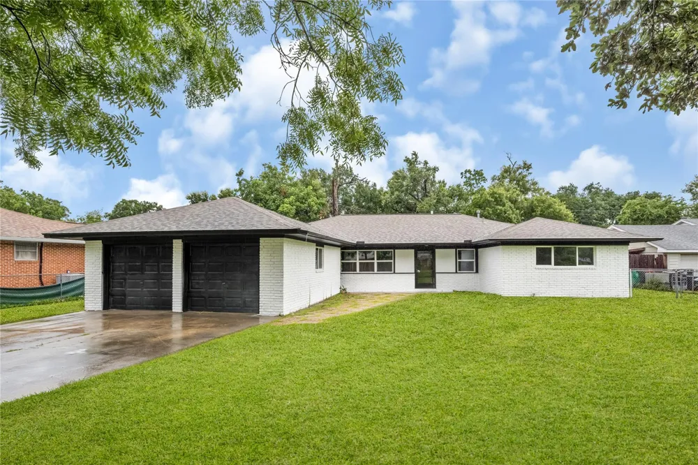 320 Burnett Drive Baytown, TX 77520