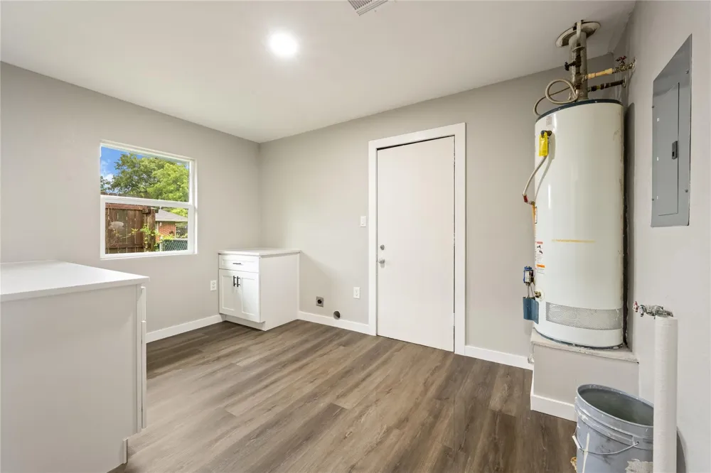 320 Burnett Drive Baytown, TX 77520