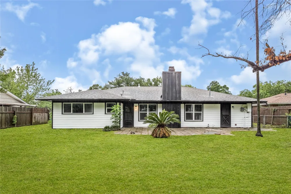 320 Burnett Drive Baytown, TX 77520