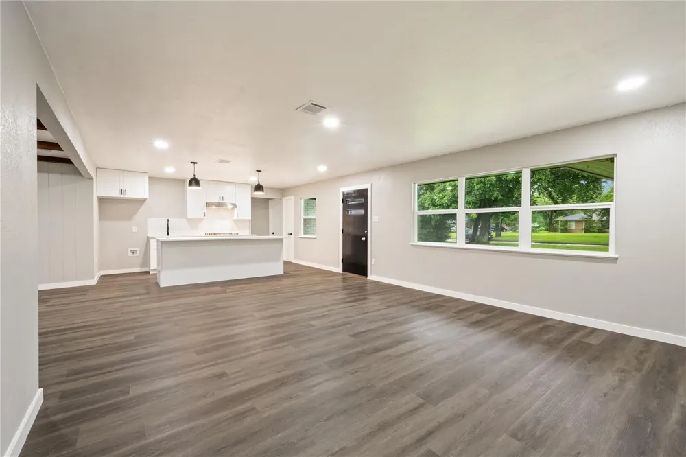 320 Burnett Drive Baytown, TX 77520