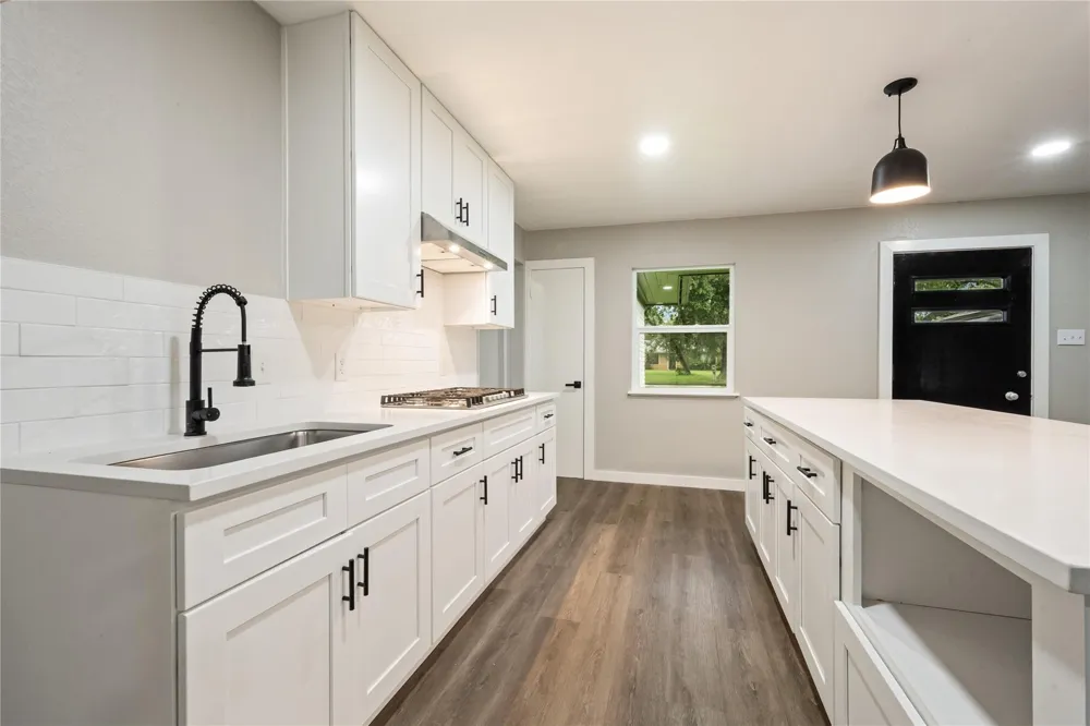 320 Burnett Drive Baytown, TX 77520