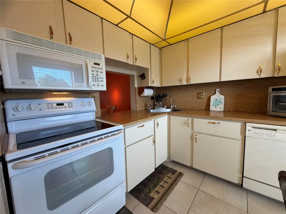 5890 NW 64th Ave #302 Tamarac, FL 33319