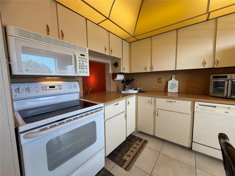 5890 NW 64th Ave #302 Tamarac, FL 33319