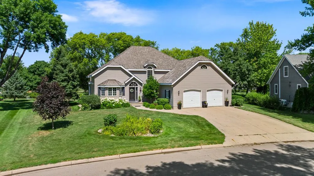 1203 Parkside Drive Marshall, MN 56258