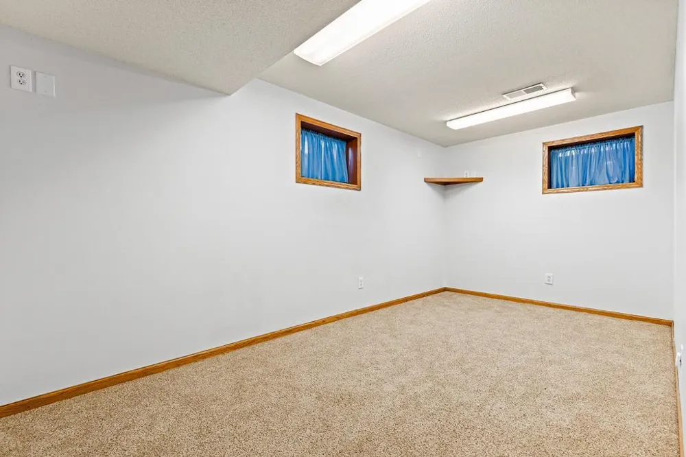 1203 Parkside Drive Marshall, MN 56258