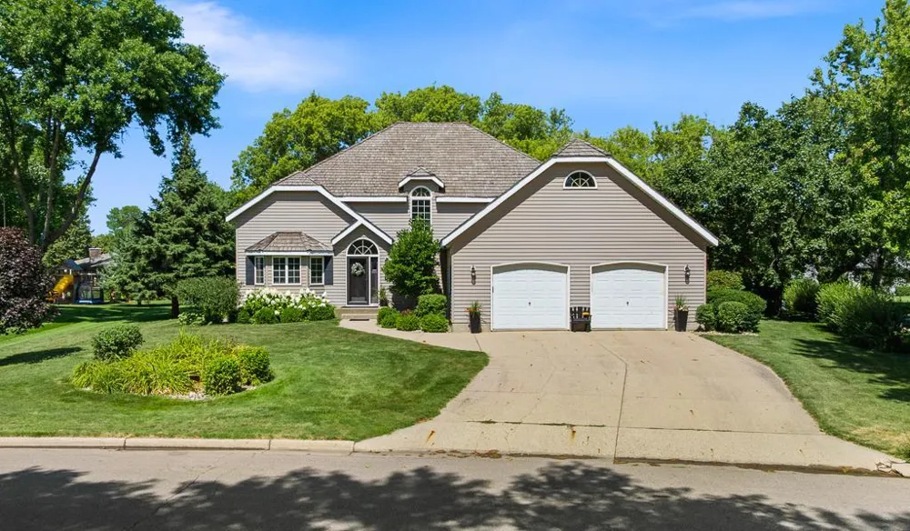 1203 Parkside Drive Marshall, MN 56258