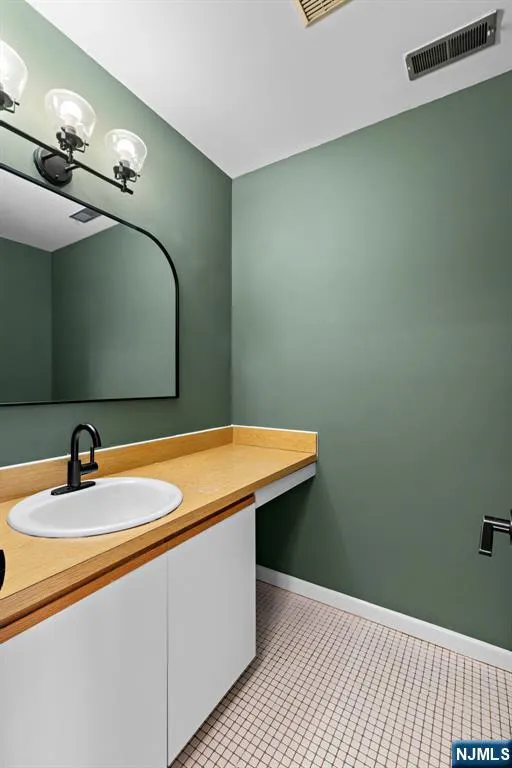319 Gorge Road 6 Cliffside Park, NJ 07010