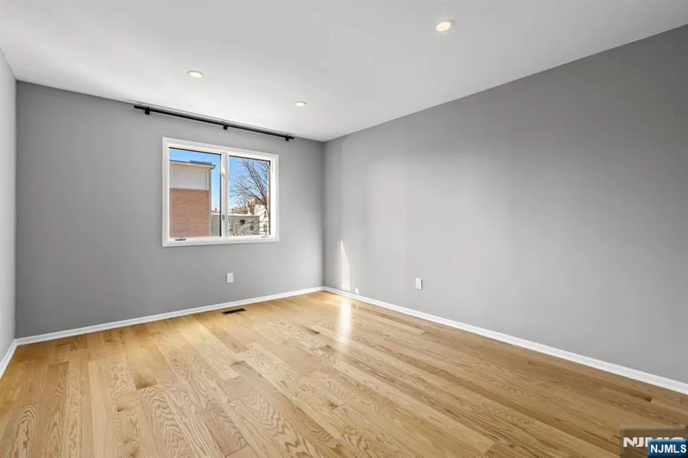 319 Gorge Road 6 Cliffside Park, NJ 07010