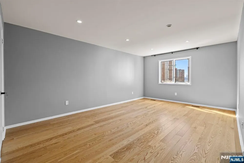 319 Gorge Road 6 Cliffside Park, NJ 07010