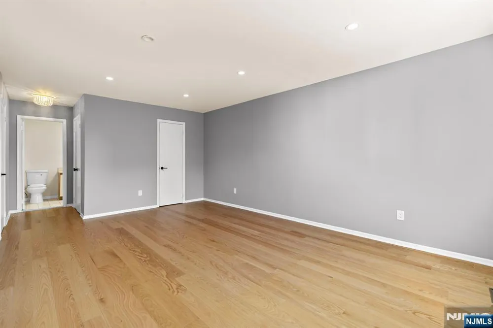 319 Gorge Road 6 Cliffside Park, NJ 07010