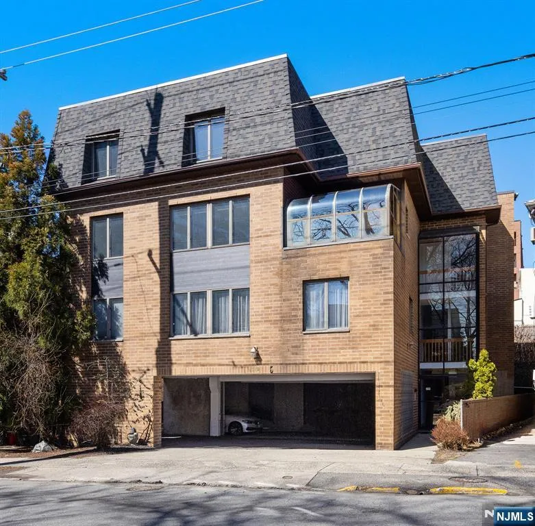 319 Gorge Road 6 Cliffside Park, NJ 07010