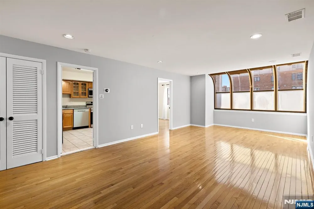 319 Gorge Road 6 Cliffside Park, NJ 07010
